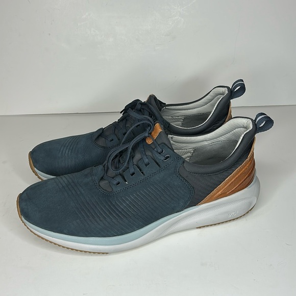 Johnston & Murphy XC4 TR1-Lux Hybrid Shoes - Picture 2 of 16